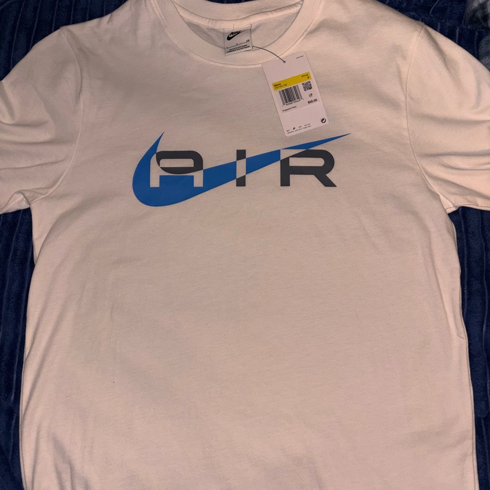 NWT Nike air graphic tee shirt size small fits like medium
